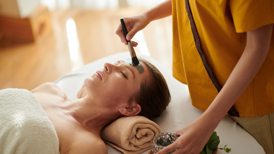 Client Communication Styles: Navigating Talkers, Ghosts, and Know-It-Alls in Your Beauty Biz